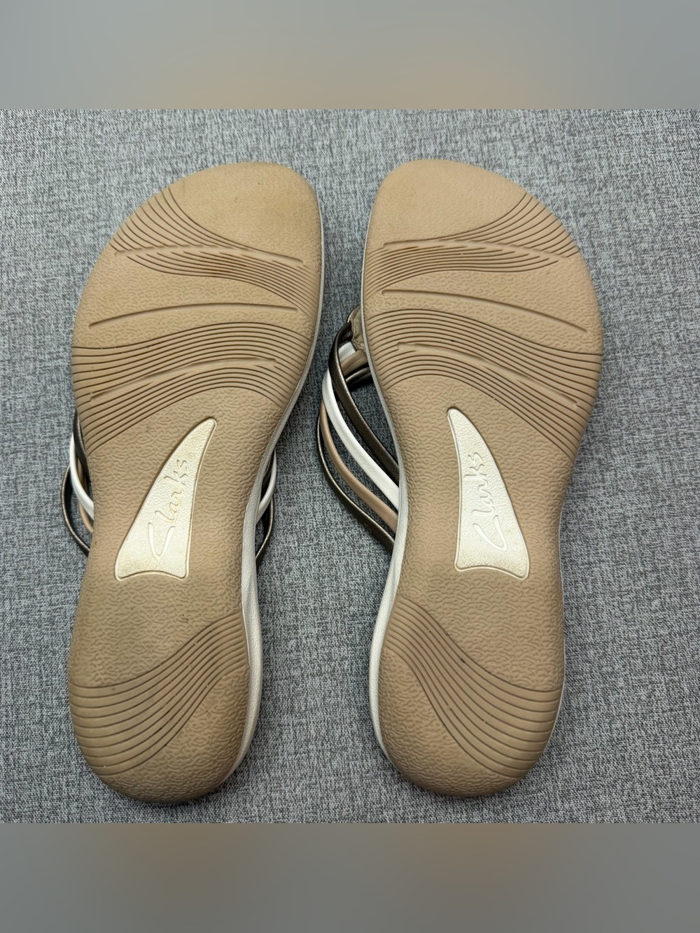 Clarks Cloudsteppers Breeze Coral Brown Metallic Combo Thong Sandals - Picture 7 of 7